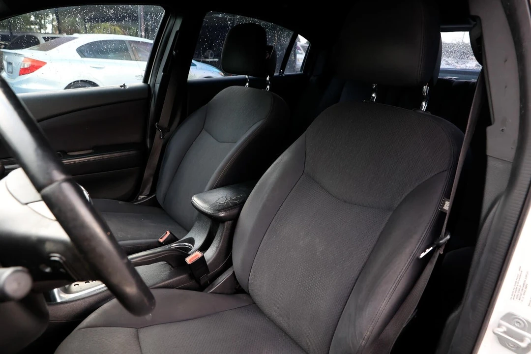 2013 Chrysler 200 - Image 6 of 12