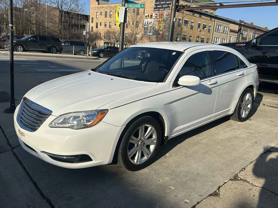 2013 Chrysler 200 - Image 2 of 15