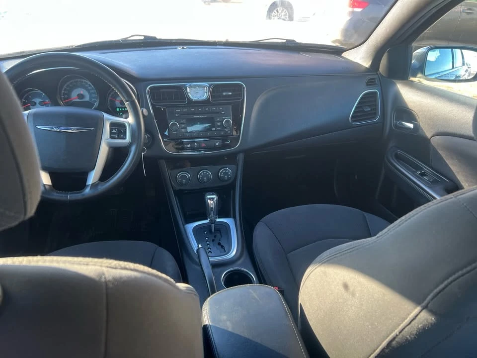 2013 Chrysler 200 - Image 9 of 10