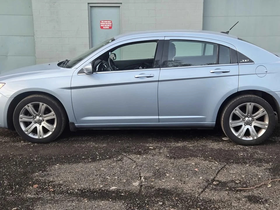 2013 Chrysler 200 - Image 4 of 19