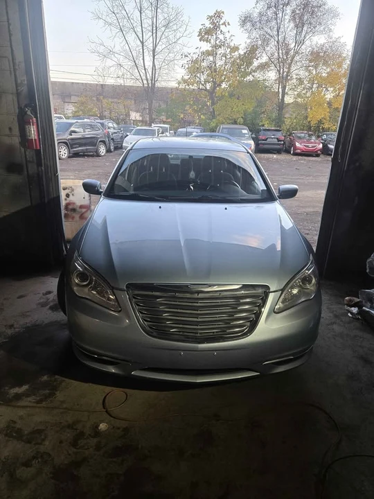 2013 Chrysler 200 - Image 19 of 19