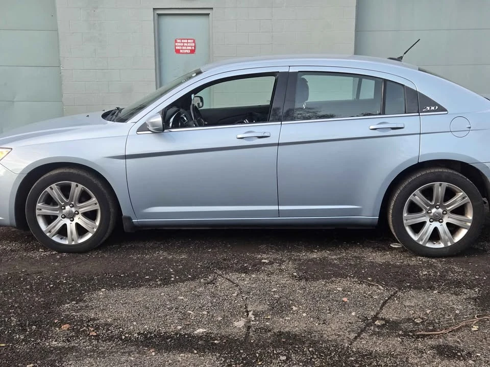 2013 Chrysler 200 - Image 5 of 19
