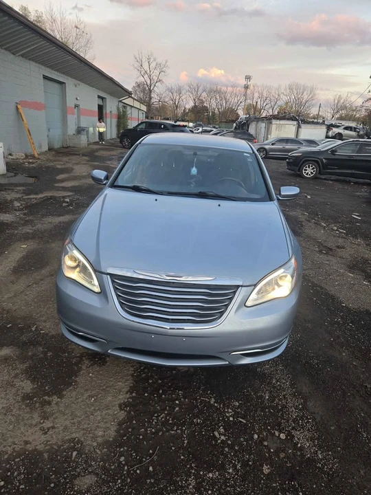 2013 Chrysler 200 - Image 14 of 19