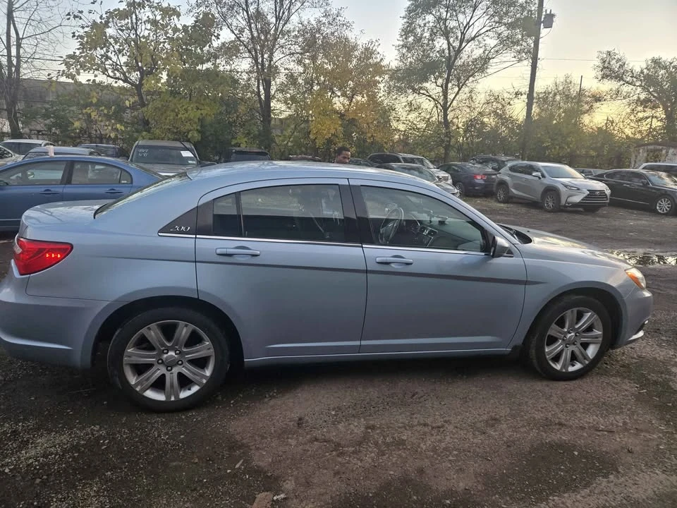 2013 Chrysler 200 - Image 12 of 19