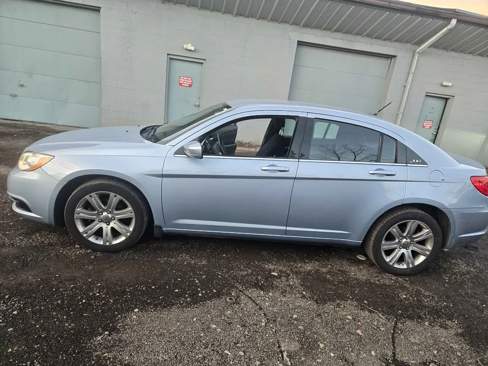 2013 Chrysler 200 - Image 11 of 19