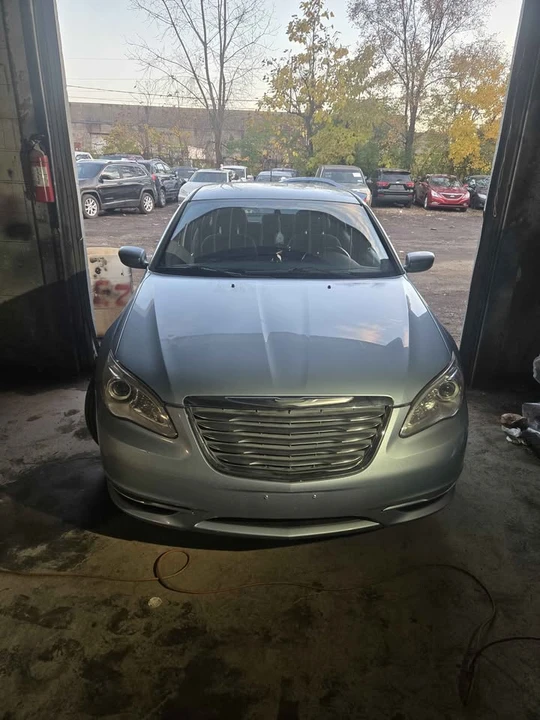 2013 Chrysler 200 - Image 17 of 19