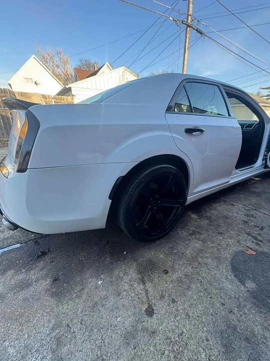 2013 Chrysler 300 (2005-2023) - Image 3 of 9