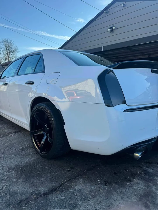 2013 Chrysler 300 (2005-2023) - Image 9 of 9