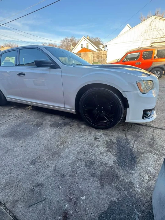 2013 Chrysler 300 (2005-2023) - Image 2 of 9