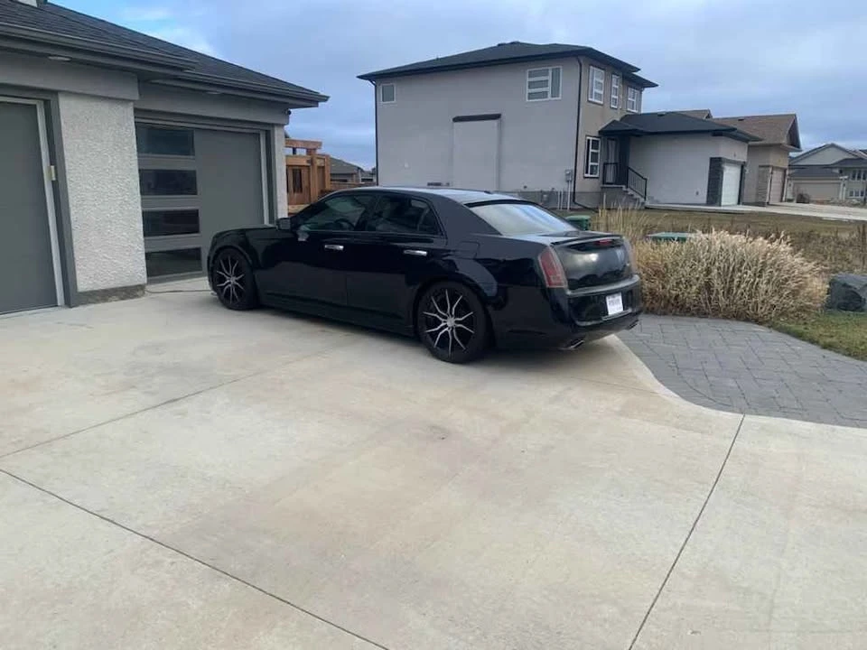 2013 Chrysler 300 (2005-2023) - Image 2 of 3