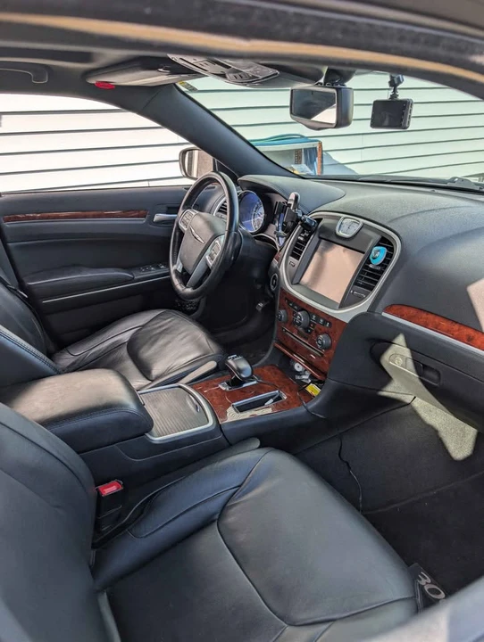 2013 Chrysler 300 (2005-2023) - Image 4 of 10