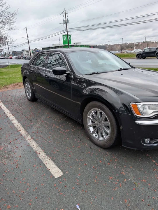 2013 Chrysler 300 (2005-2023) - Image 10 of 10