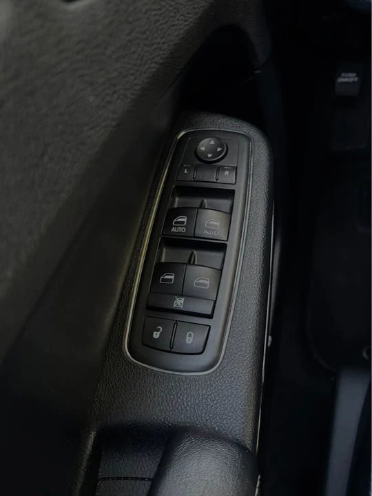 2013 Chrysler 300 (2005-2023) - Image 18 of 20