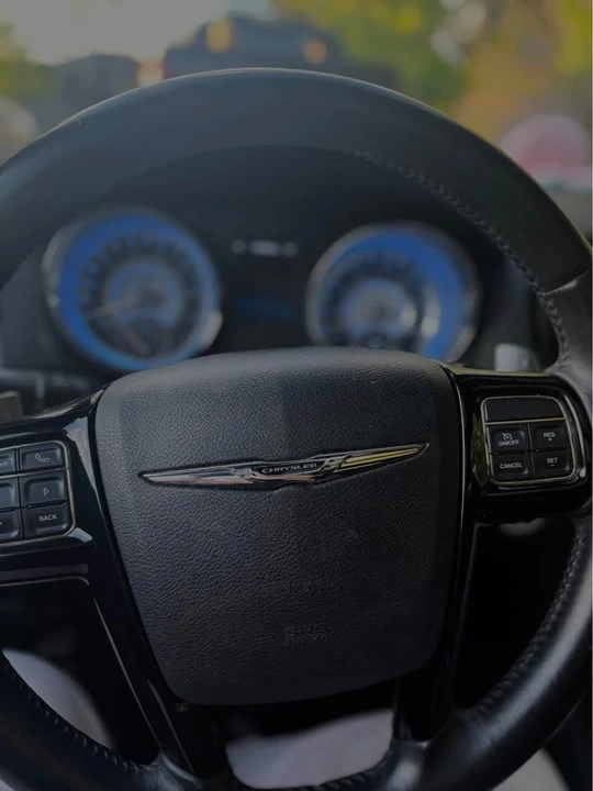 2013 Chrysler 300 (2005-2023) - Image 4 of 20