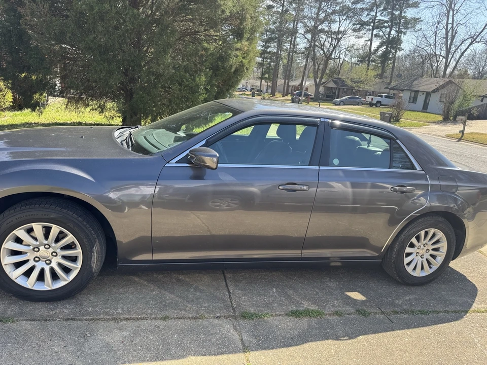 2013 Chrysler 300 (2005-2023) - Image 4 of 5