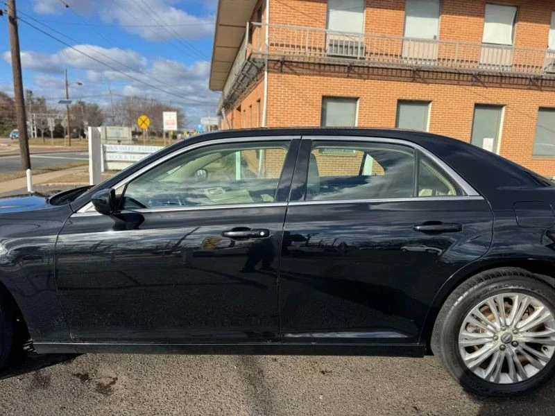 2013 Chrysler 300 (2005-2023) - Image 8 of 12
