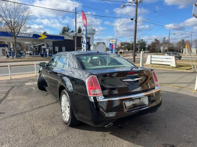 2013 Chrysler 300 (2005-2023) - Image 11 of 12