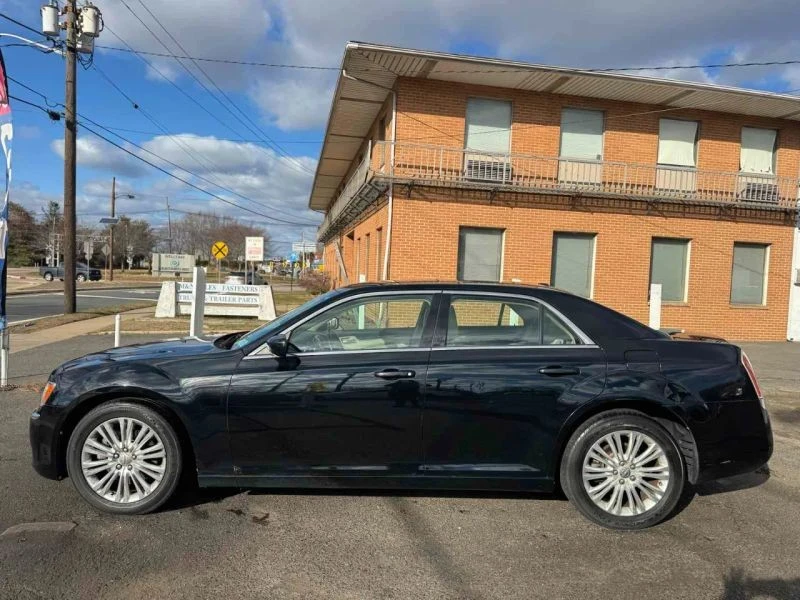 2013 Chrysler 300 (2005-2023) - Image 10 of 12