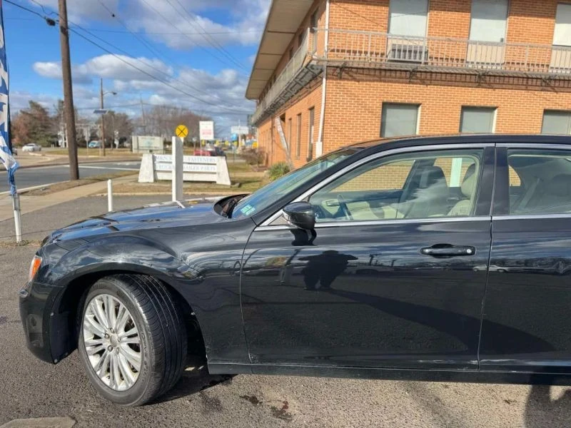 2013 Chrysler 300 (2005-2023) - Image 7 of 12