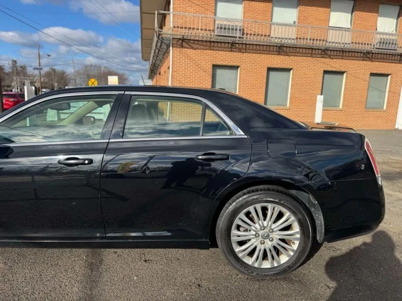 2013 Chrysler 300 (2005-2023) - Image 9 of 12