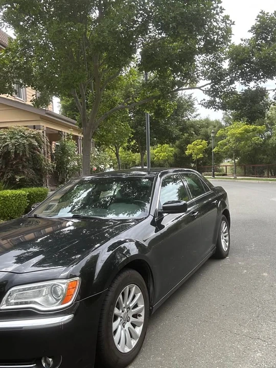 2013 Chrysler 300 (2005-2023) - Image 6 of 8