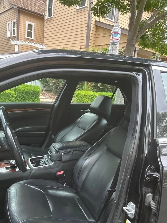 2013 Chrysler 300 (2005-2023) - Image 7 of 8