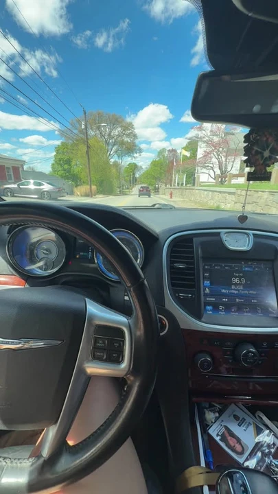 2013 Chrysler 300 (2005-2023) - Image 3 of 5