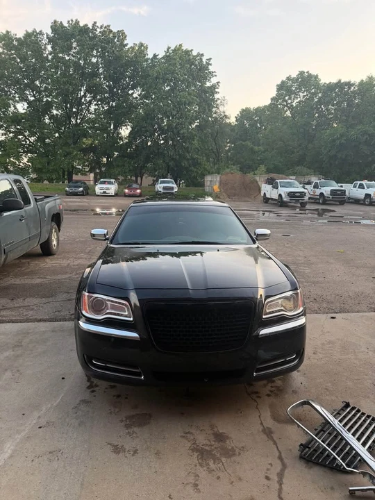2013 Chrysler 300 (2005-2023) - Image 2 of 5