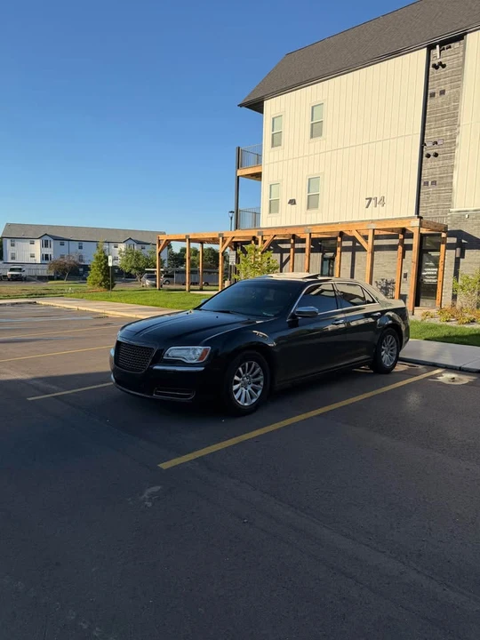 2013 Chrysler 300 (2005-2023) - Image 4 of 5