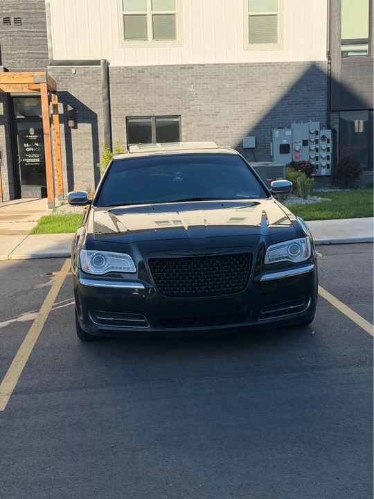 2013 Chrysler 300 (2005-2023) - Image 3 of 5