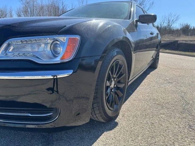 2013 Chrysler 300 (2005-2023) - Image 9 of 12