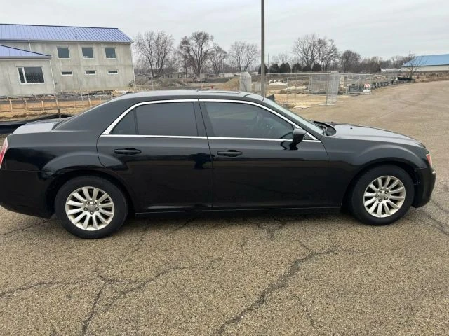 2013 Chrysler 300 (2005-2023) - Image 4 of 6