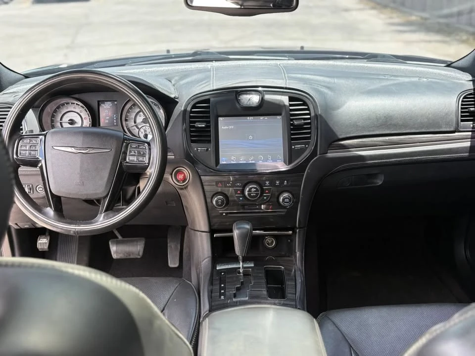 2013 Chrysler 300 (2005-2023) - Image 13 of 16