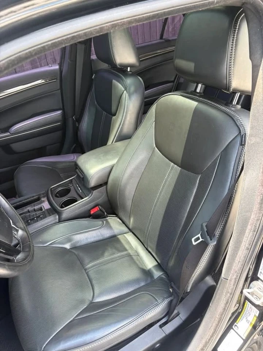 2013 Chrysler 300 (2005-2023) - Image 11 of 16
