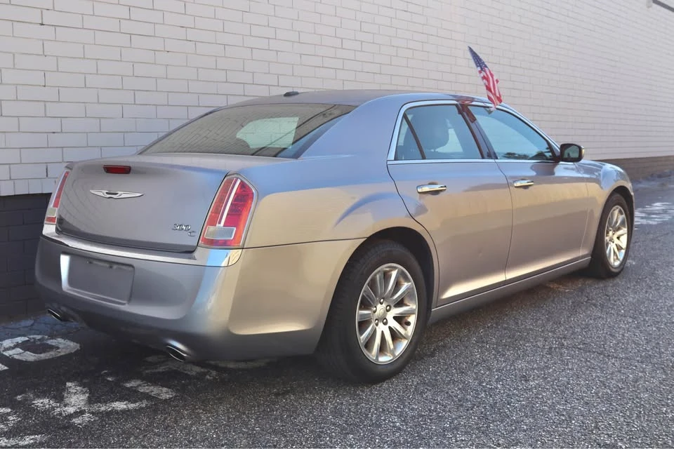2013 Chrysler 300 (2005-2023) - Image 6 of 17