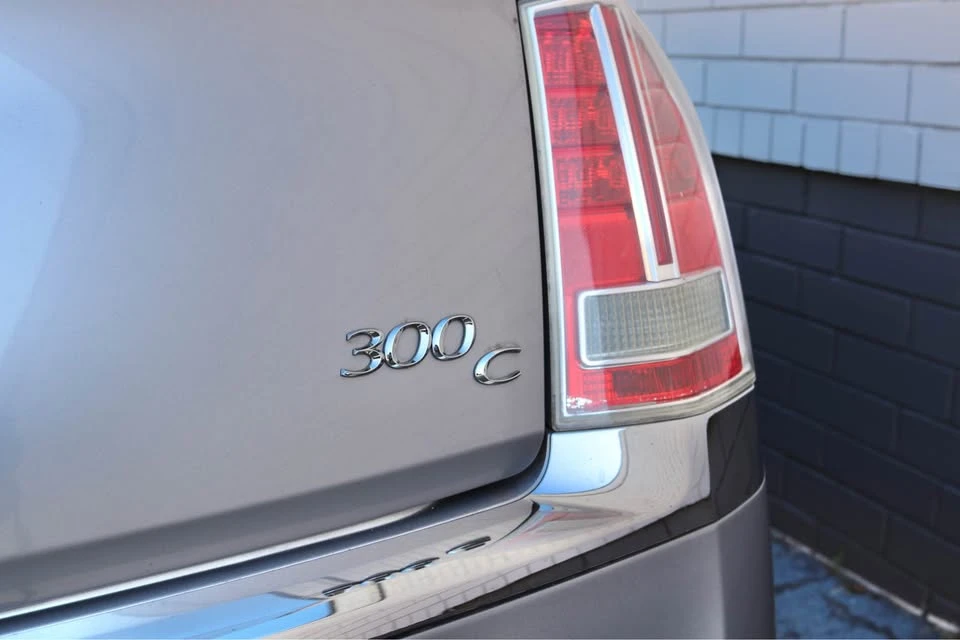 2013 Chrysler 300 (2005-2023) - Image 9 of 17