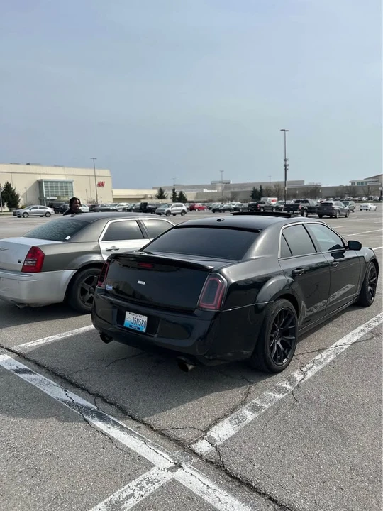 2013 Chrysler 300 (2005-2023) - Image 3 of 11