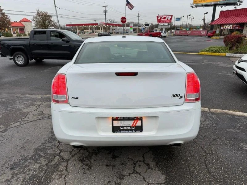 2013 Chrysler 300 (2005-2023) - Image 7 of 12