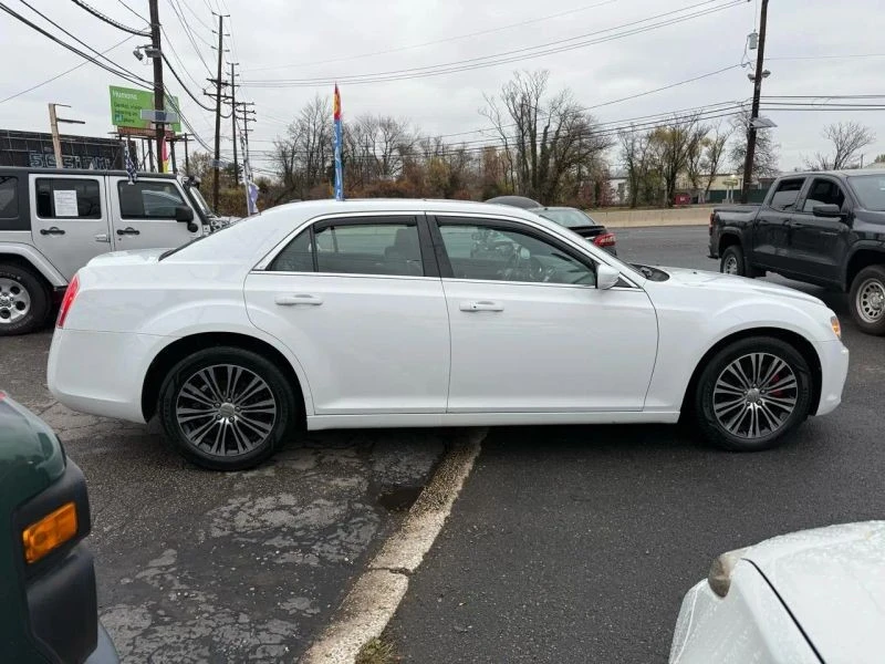 2013 Chrysler 300 (2005-2023) - Image 4 of 12