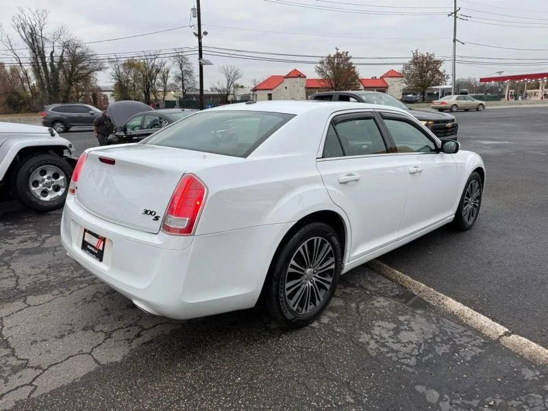 2013 Chrysler 300 (2005-2023) - Image 8 of 12