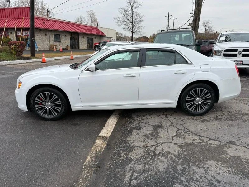 2013 Chrysler 300 (2005-2023) - Image 5 of 12