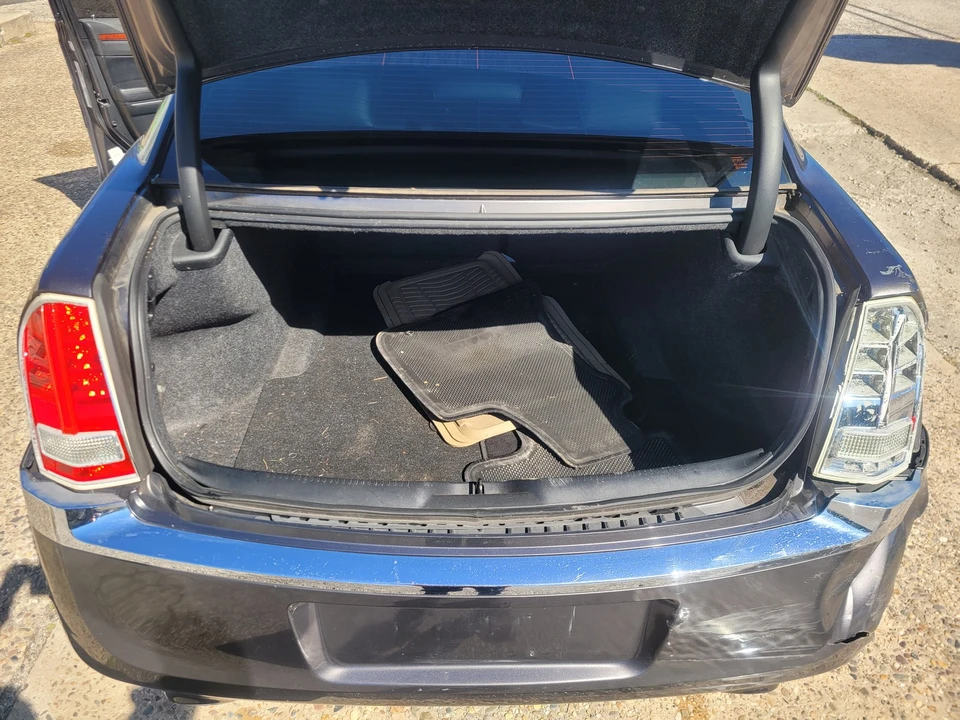 2013 Chrysler 300 (2005-2023) - Image 20 of 21