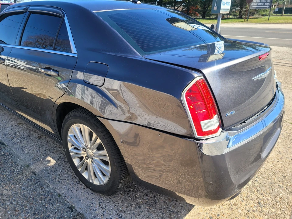 2013 Chrysler 300 (2005-2023) - Image 10 of 21