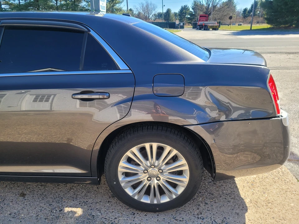 2013 Chrysler 300 (2005-2023) - Image 19 of 21