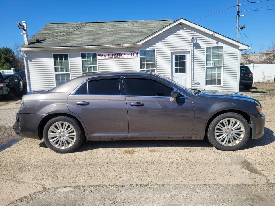2013 Chrysler 300 (2005-2023) - Image 6 of 21
