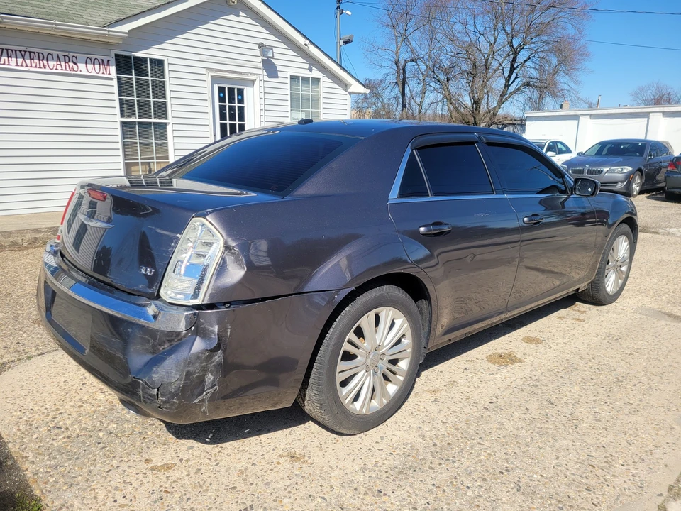 2013 Chrysler 300 (2005-2023) - Image 5 of 21