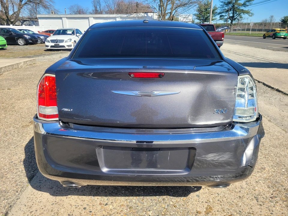 2013 Chrysler 300 (2005-2023) - Image 4 of 21