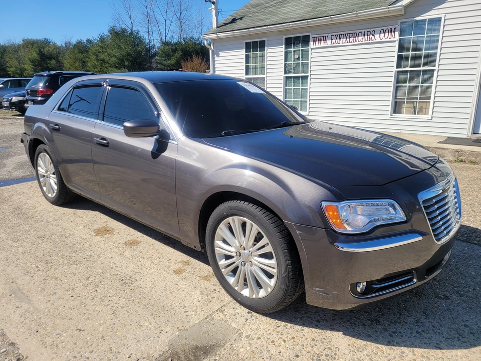 2013 Chrysler 300 (2005-2023) - Image 7 of 21