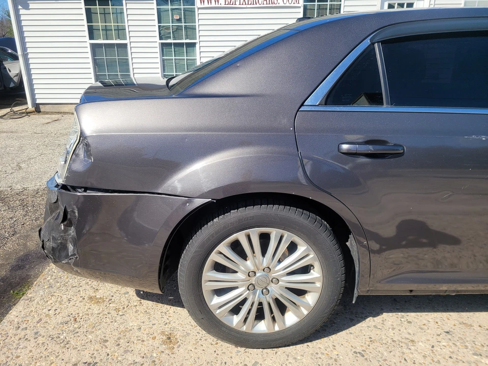 2013 Chrysler 300 (2005-2023) - Image 18 of 21