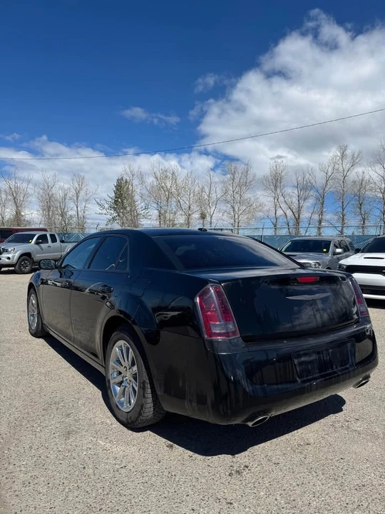2013 Chrysler 300 (2005-2023) - Image 4 of 6